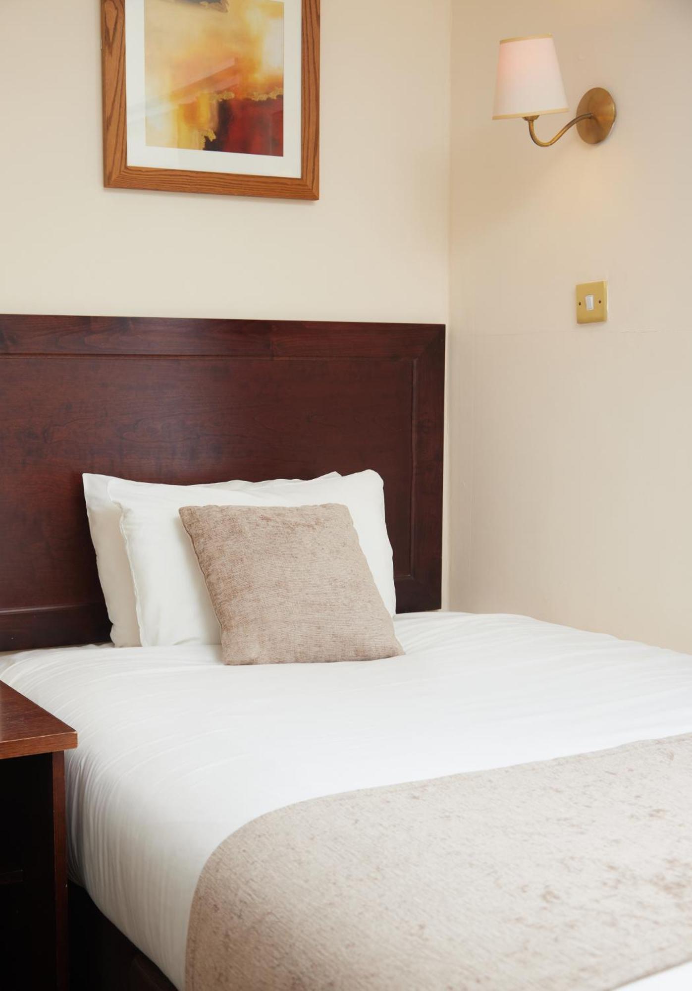 The Bell Hotel Woburn By Greene King Inns المظهر الخارجي الصورة